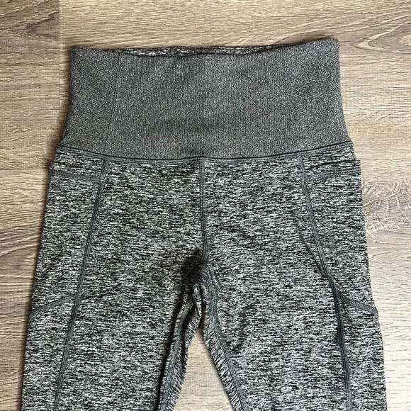 NEW Athleta Women’s Exhale Stash Pocket Heel Tight Leggings Spacedye Gray Sz XSP - Picture 4 of 14